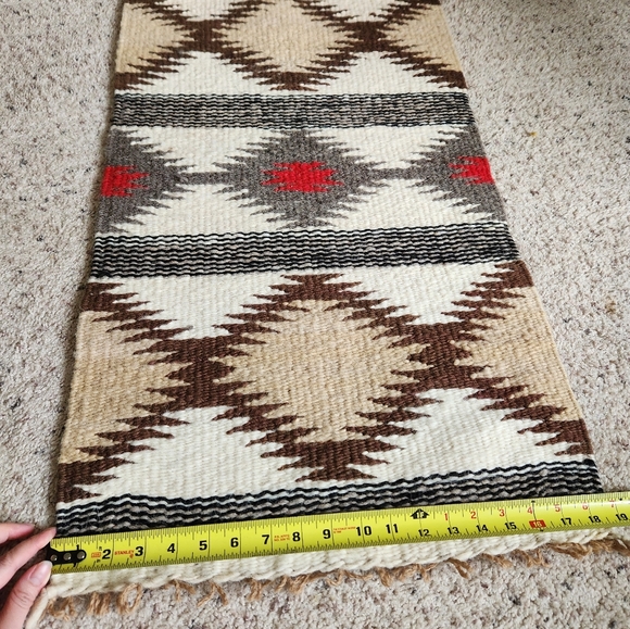 Genuine handmade Navajo rug with tags. - Picture 3 of 7
